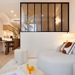 Cozystay - Luxury 1Br Champs Elysees Παρίσι