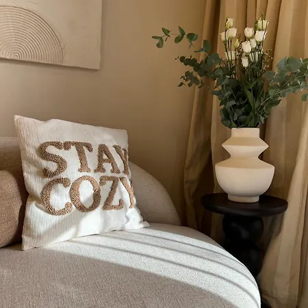 Cozystay - Luxury 1Br Champs Elysees 아파트 파리
