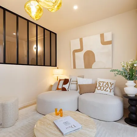 Cozystay - Luxury 1Br Champs Elysees Paris