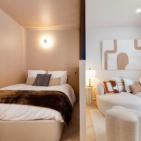Cozystay - Luxury 1Br Champs Elysees 아파트