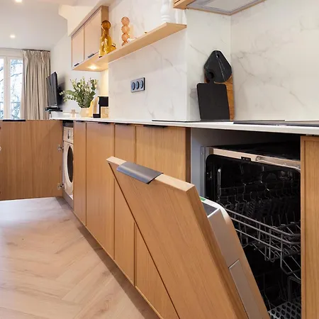 Cozystay - Luxury 1Br Champs Elysees Paris
