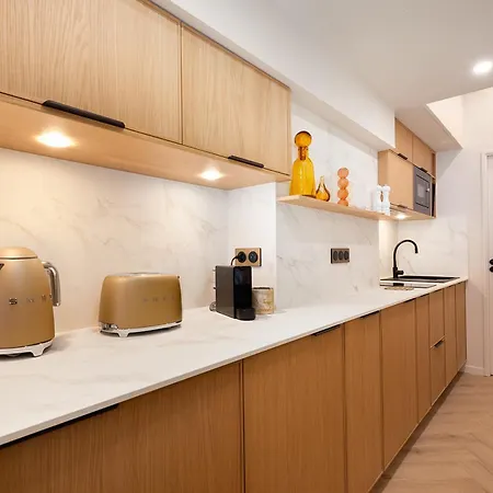 Cozystay - Luxury 1Br Champs Elysees * 파리