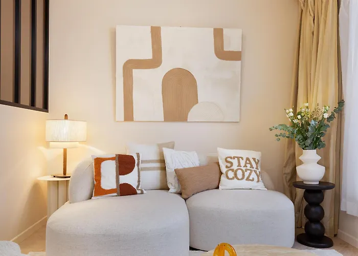 Cozystay - Luxury 1Br Champs Elysees * Paris