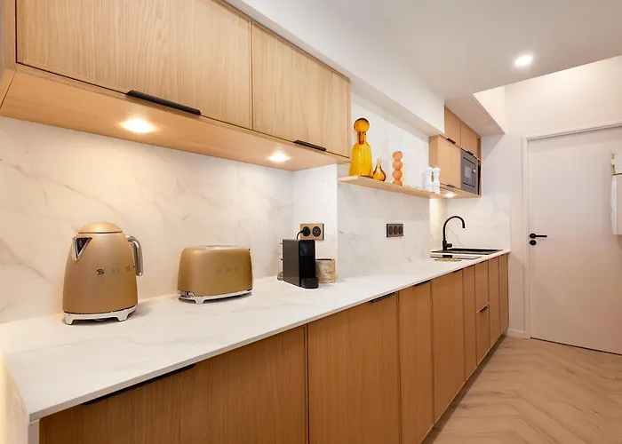 Cozystay - Luxury 1Br Champs Elysees * Paris